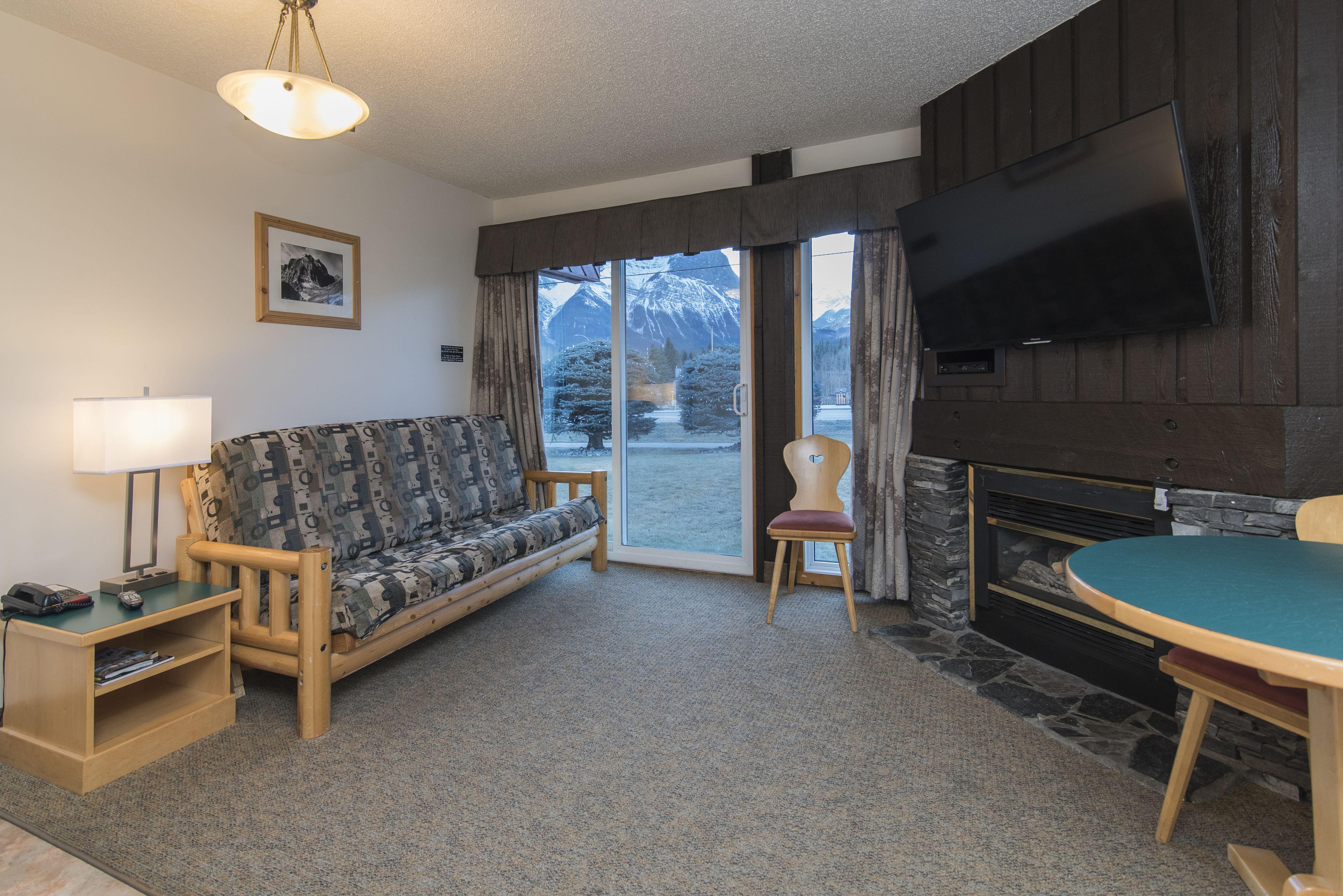 ROCKY MOUNTAIN SKI LODGE | ⋆⋆ | CANMORE, CANADA | SEASON DEALS FROM $158